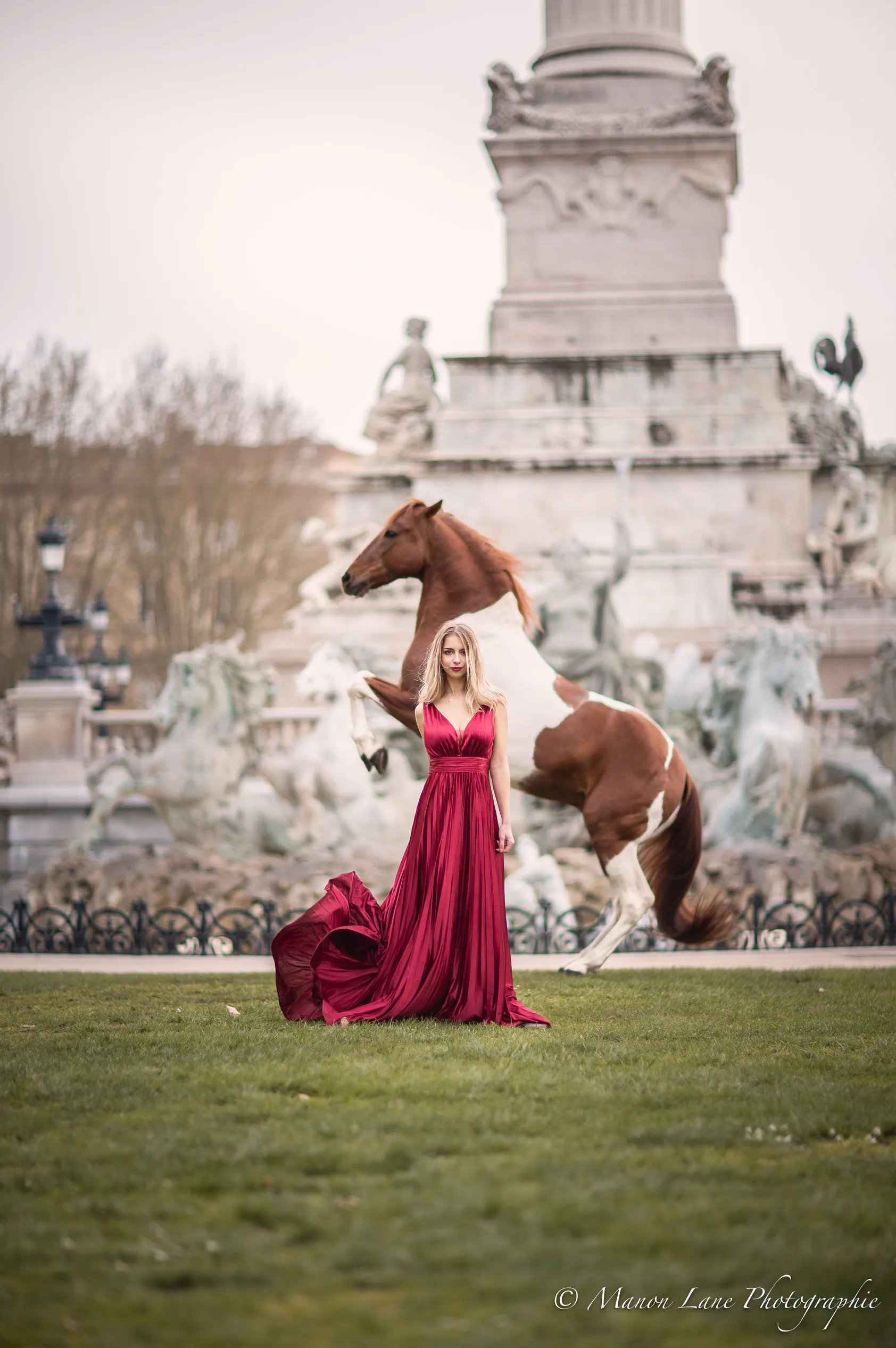 Crack et Sarah sous l'objectif de Manon Lane font découvrir la place des Quinconces sous un nouveau jour. 