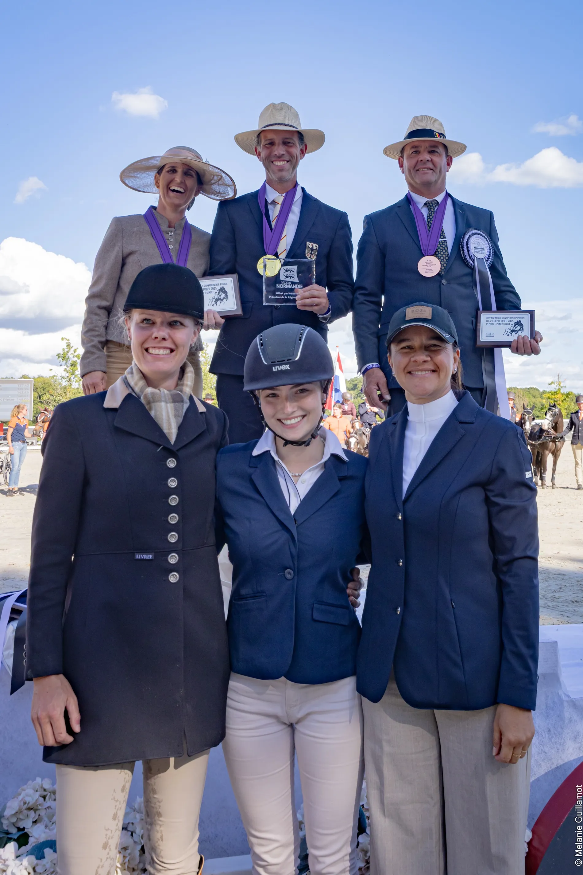 Au Haras national du Pin, Tobias Bücker décroche son premier titre mondial individuel à un poney.