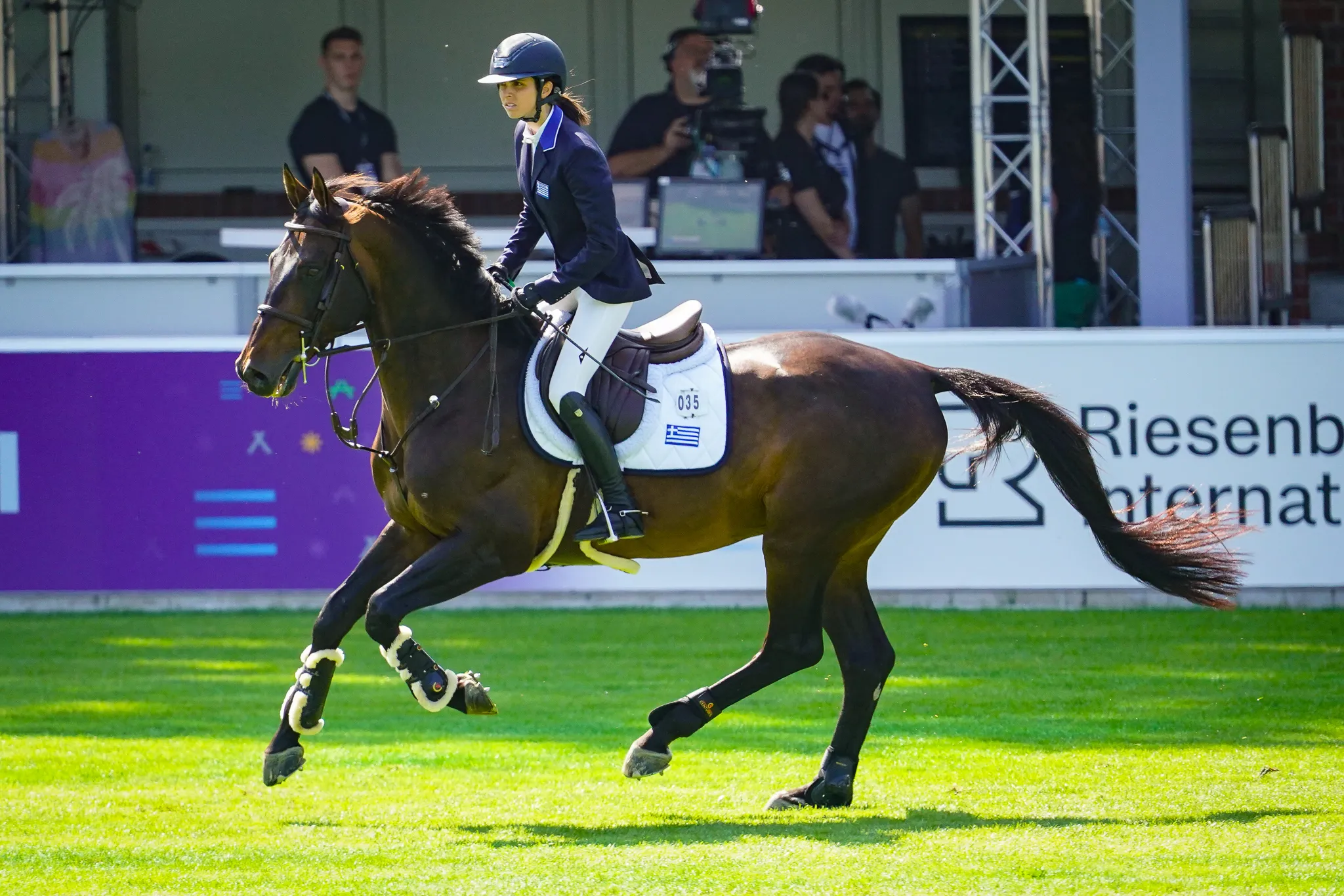 Avec 2,33 de retard sur la tête du championnat individuel tenue par Martin Fuchs et Leone Jeu, Ioli Mytilineou figure en bonne place pour réaliser une performance dimanche.