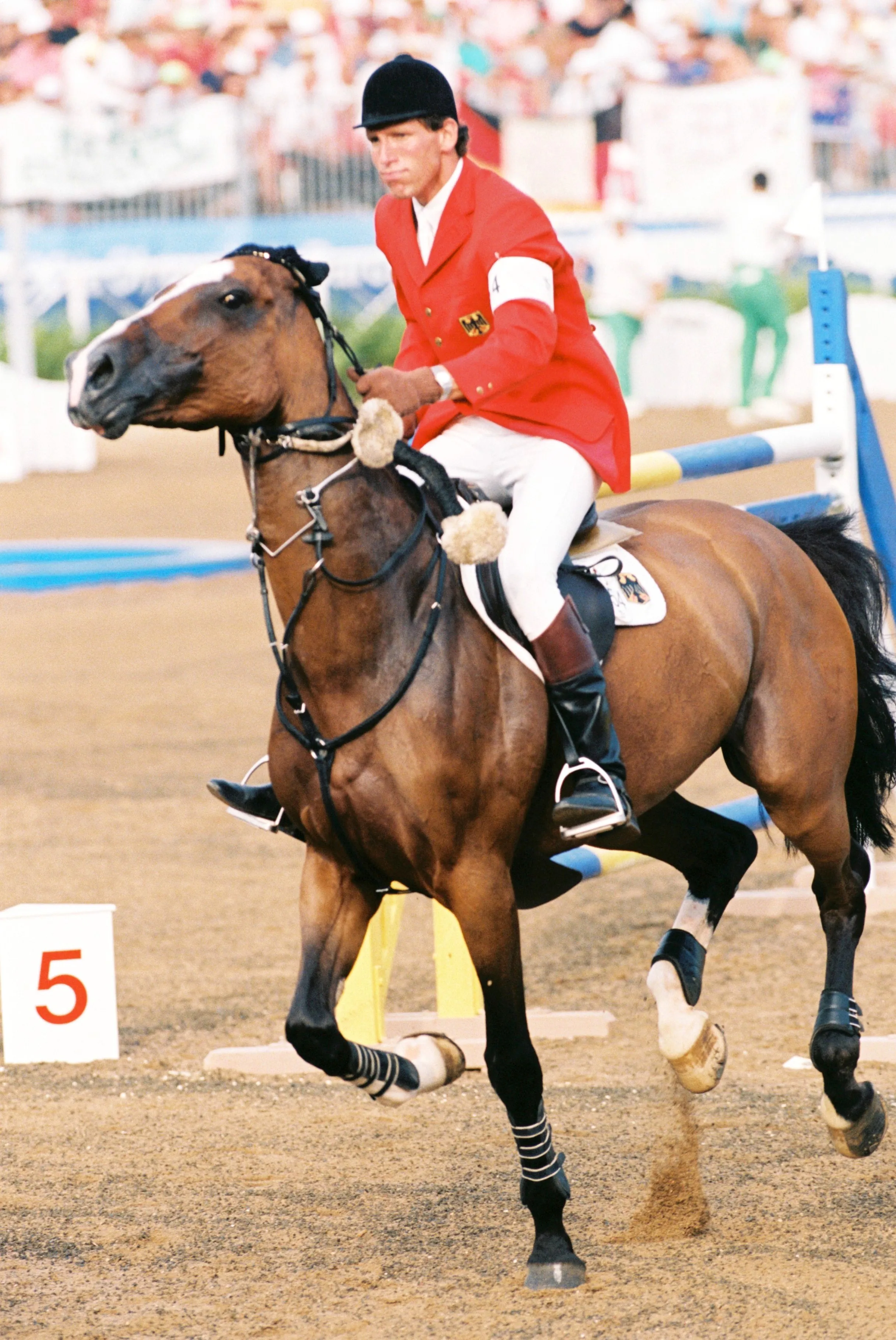 Lors de la seconde manche de l’épreuve par équipes, le hackamore de Classic Touch s’était brisé, contraignant Ludger à l’abandon.