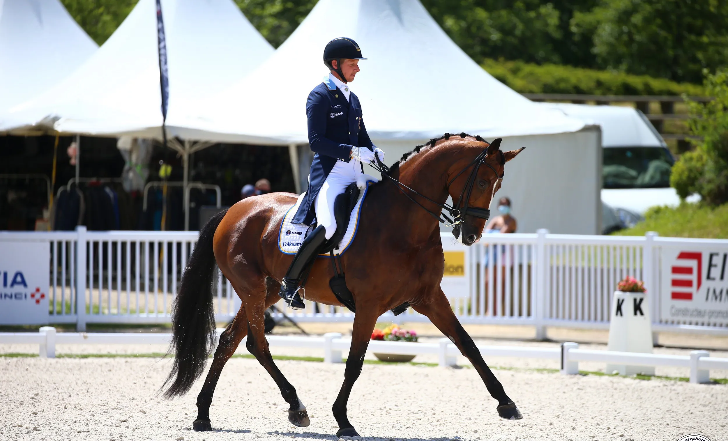 Patrik Kitell et Well Done de la Roche CMF s'imposent dans la Libre. 