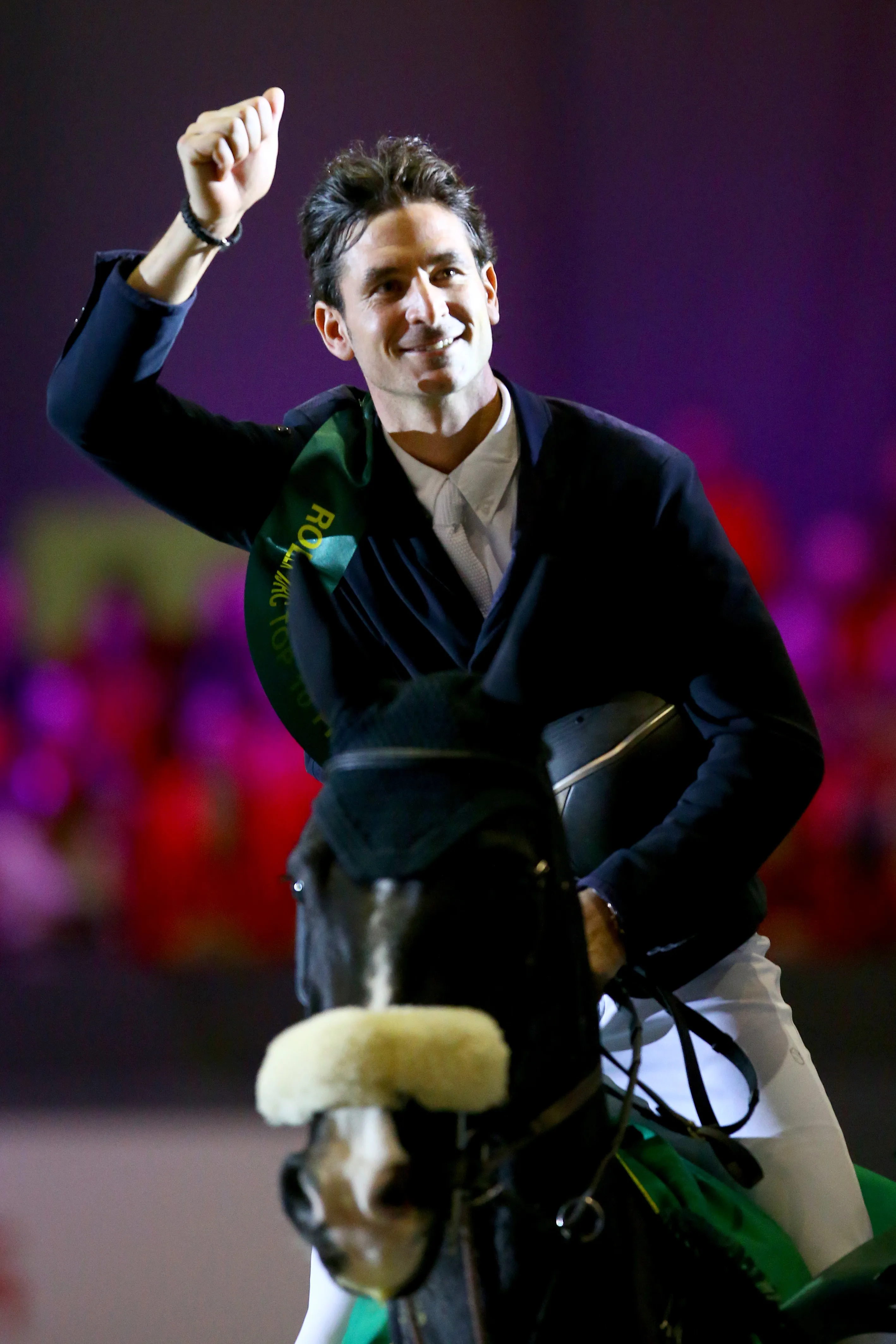 Devant son public, Steve Guerdat n'a pu contenir sa joie ce soir à Genève.