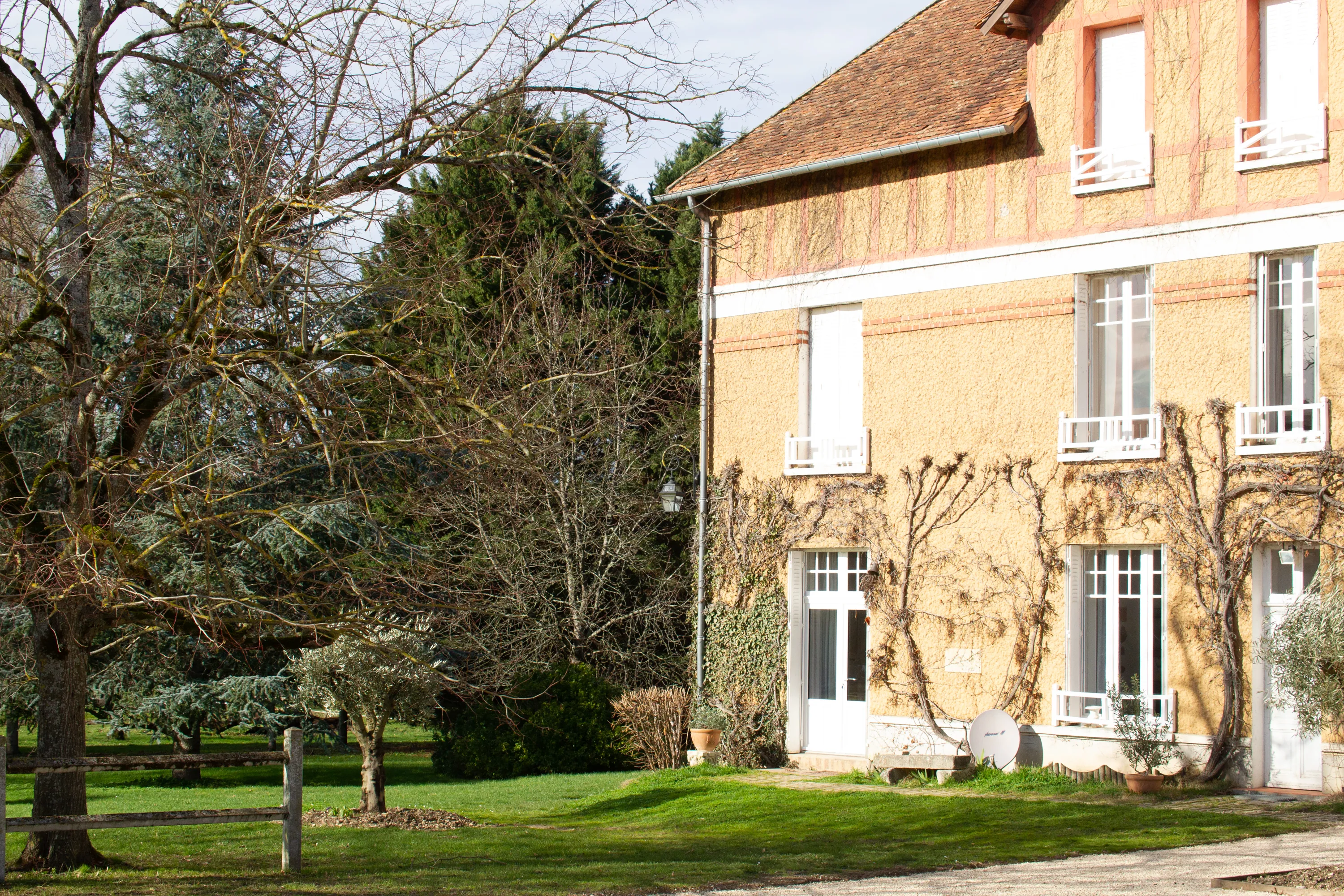 Uniquement utilisée les week-ends et l’été, la maison de la ferme familiale héritée au début des années 1980 n’a jamais été habitée depuis.