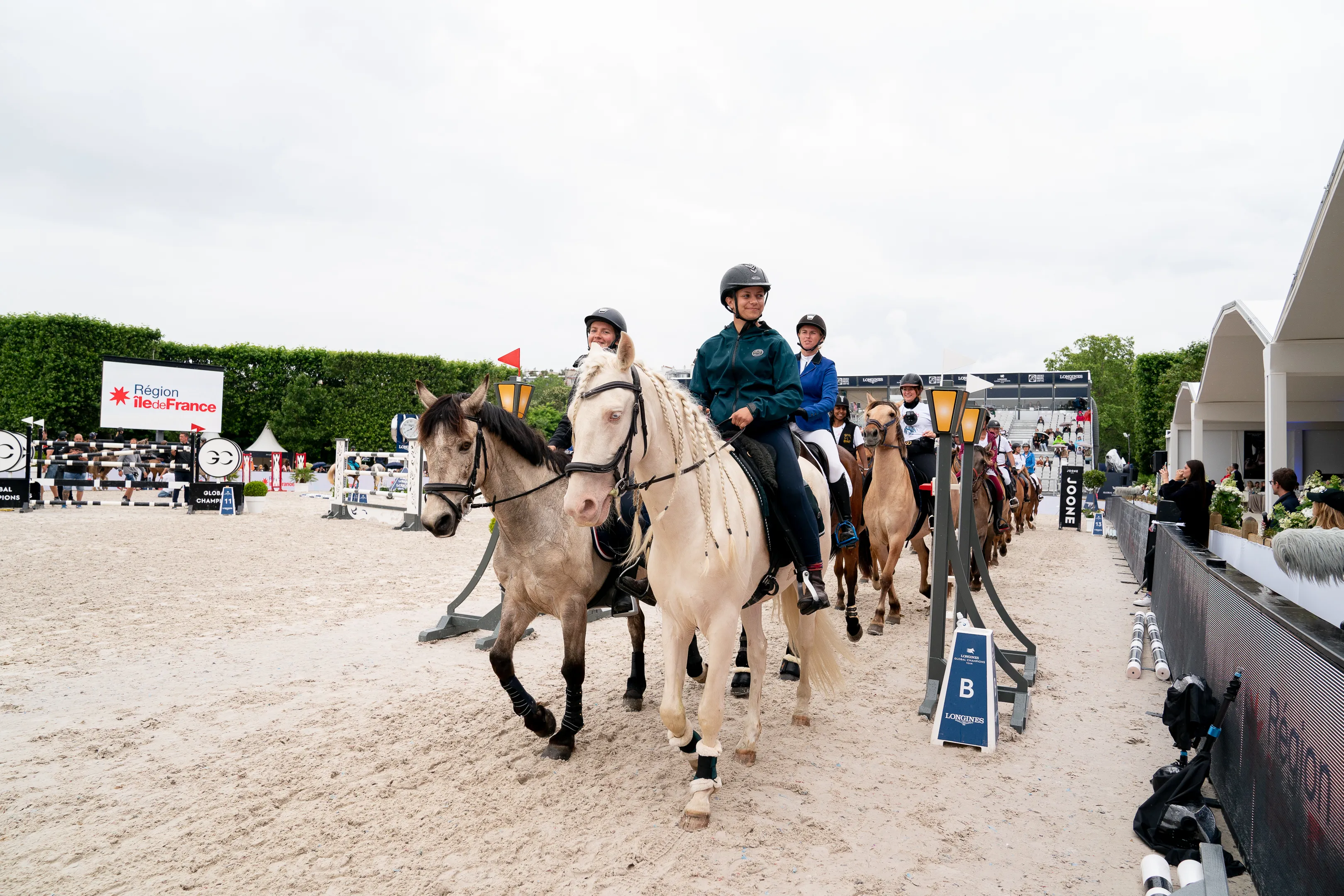 La Route Eiffel termine sa course sur la piste du Longines Paris Eiffel Jumping, juste avant le Grand Prix dominical. 