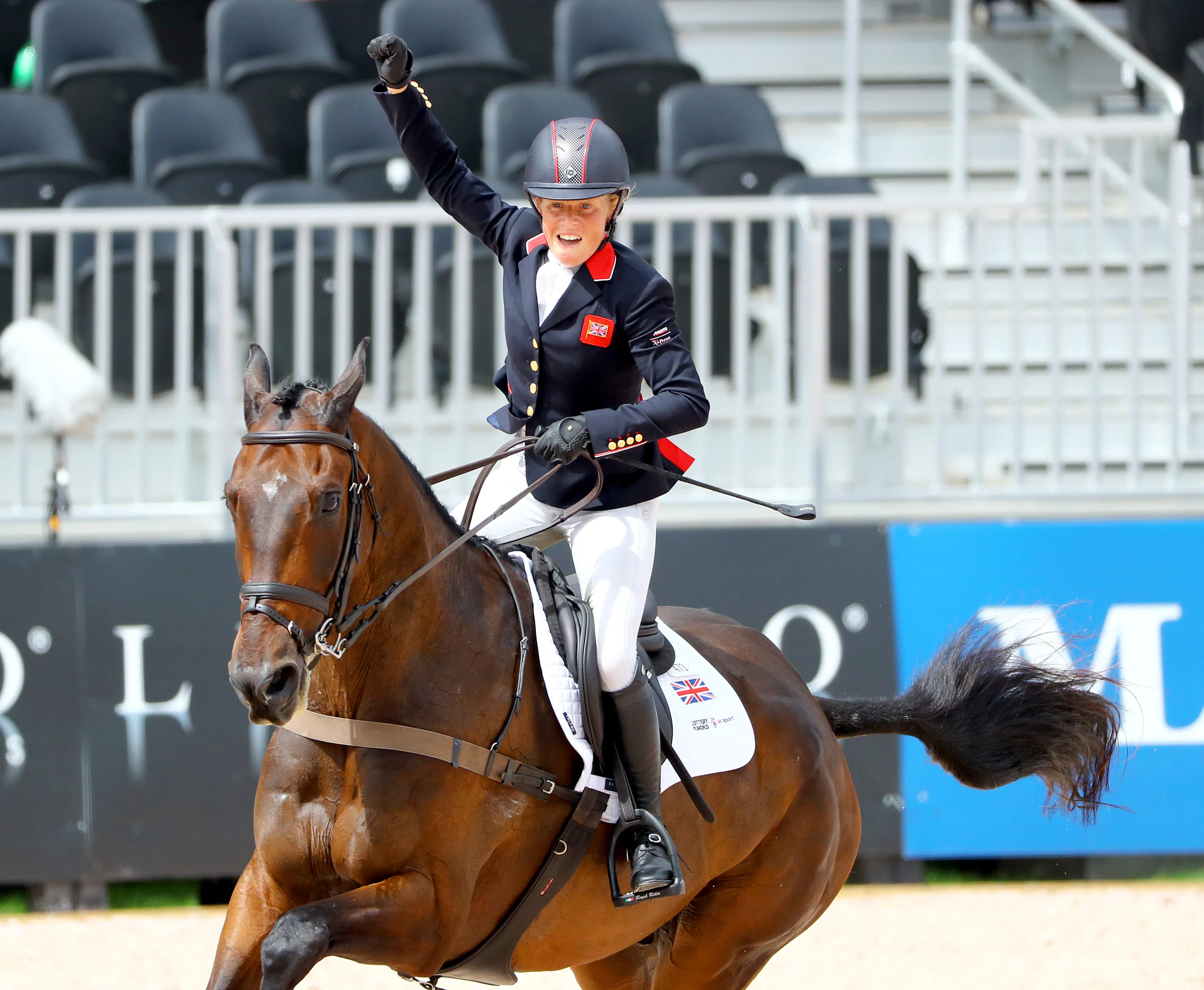 Avec un sans-faute, Rosalind Canter a assuré l'or par équipes à la Grande-Bretagne et fait un pas de plus vers le titre individuel.