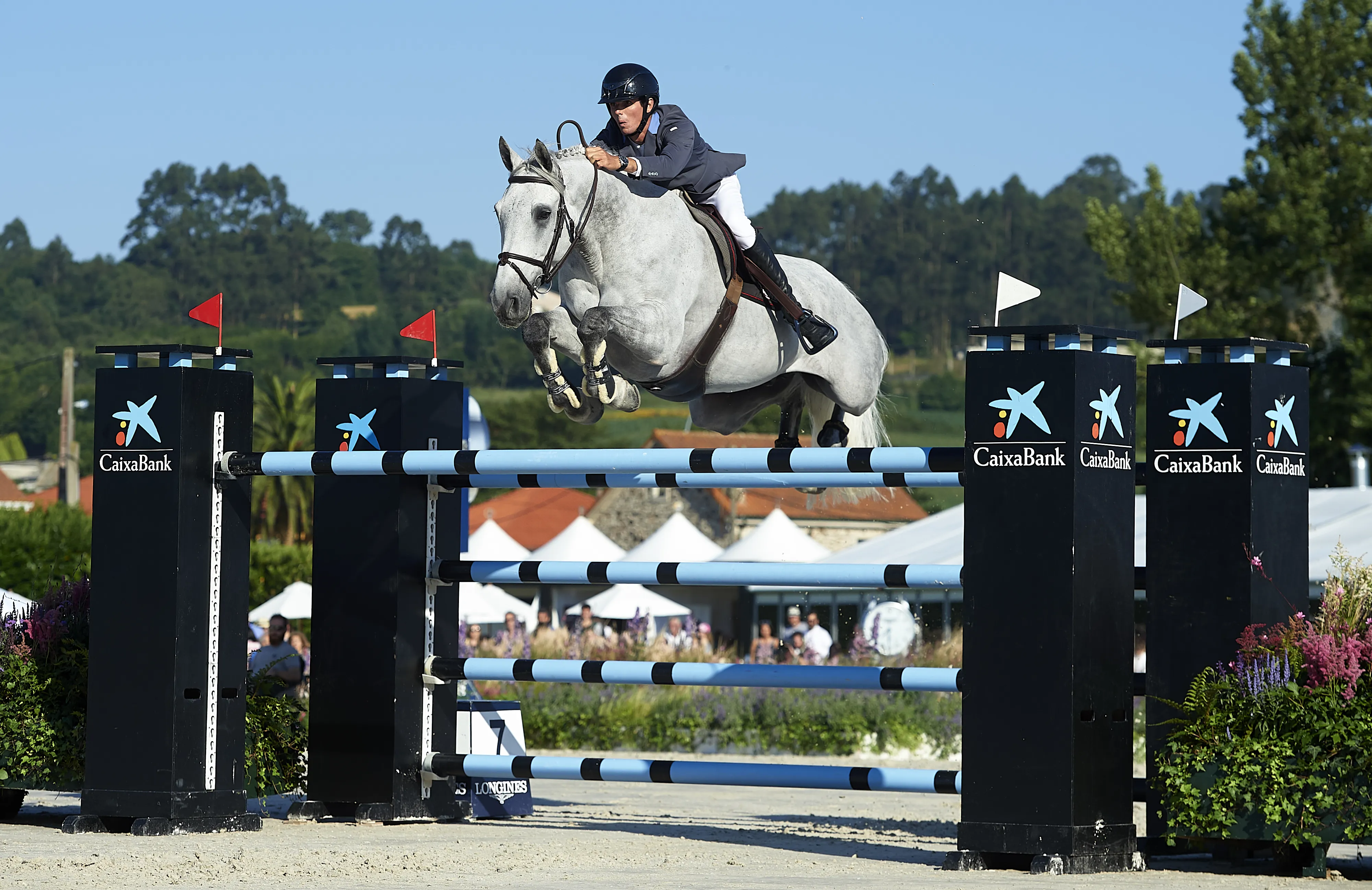 Ici à La Corogne, Alexis Deroubaix et Timon d'Aure sont en route vers une nouvelle victoire en Grand Prix.