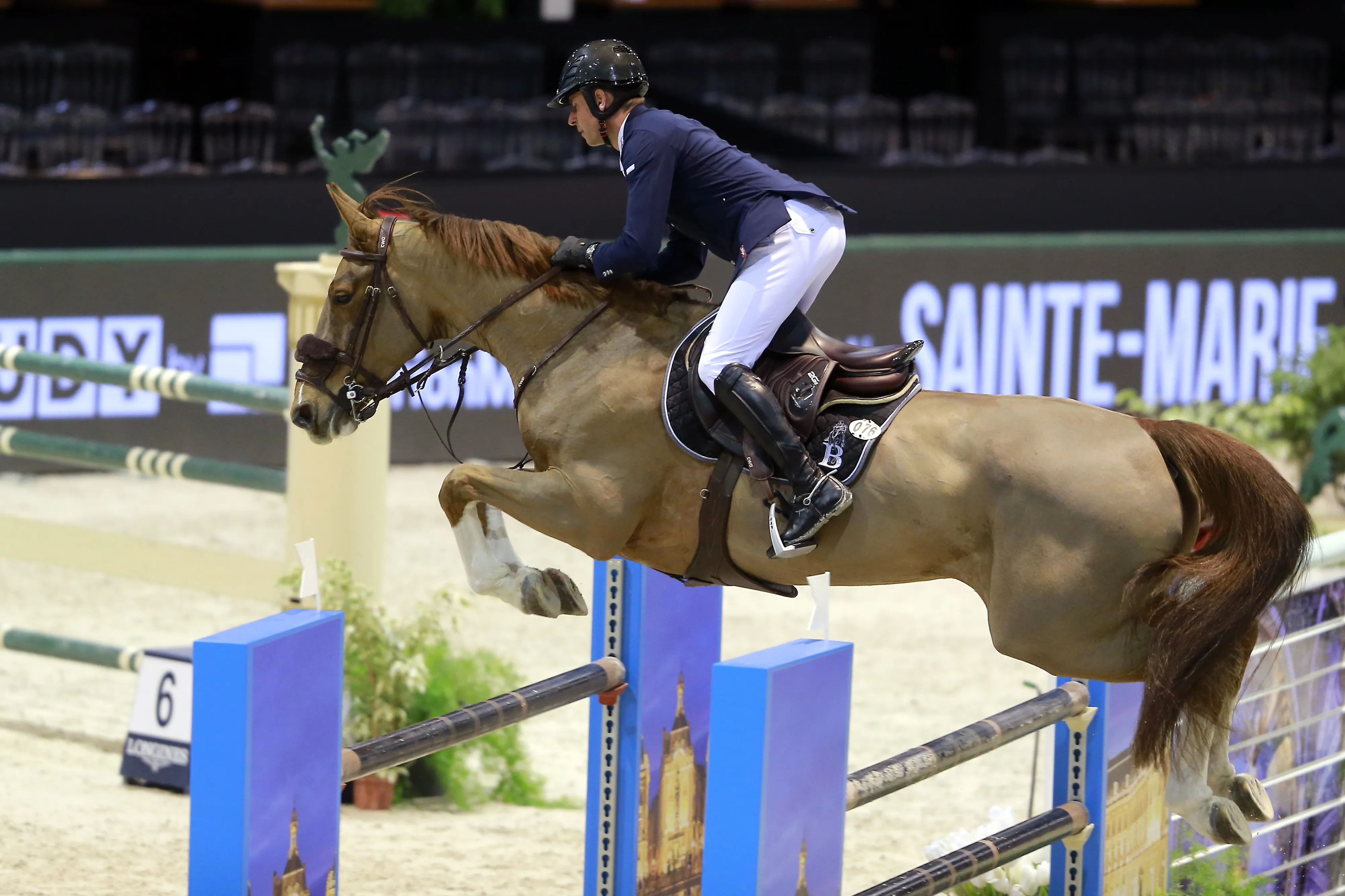 Depuis quelques mois, Julien Épaillard enchaîne les victoires et grandes performances avec des chevaux déferrés, dont l’excellente Toupie de la Roque.