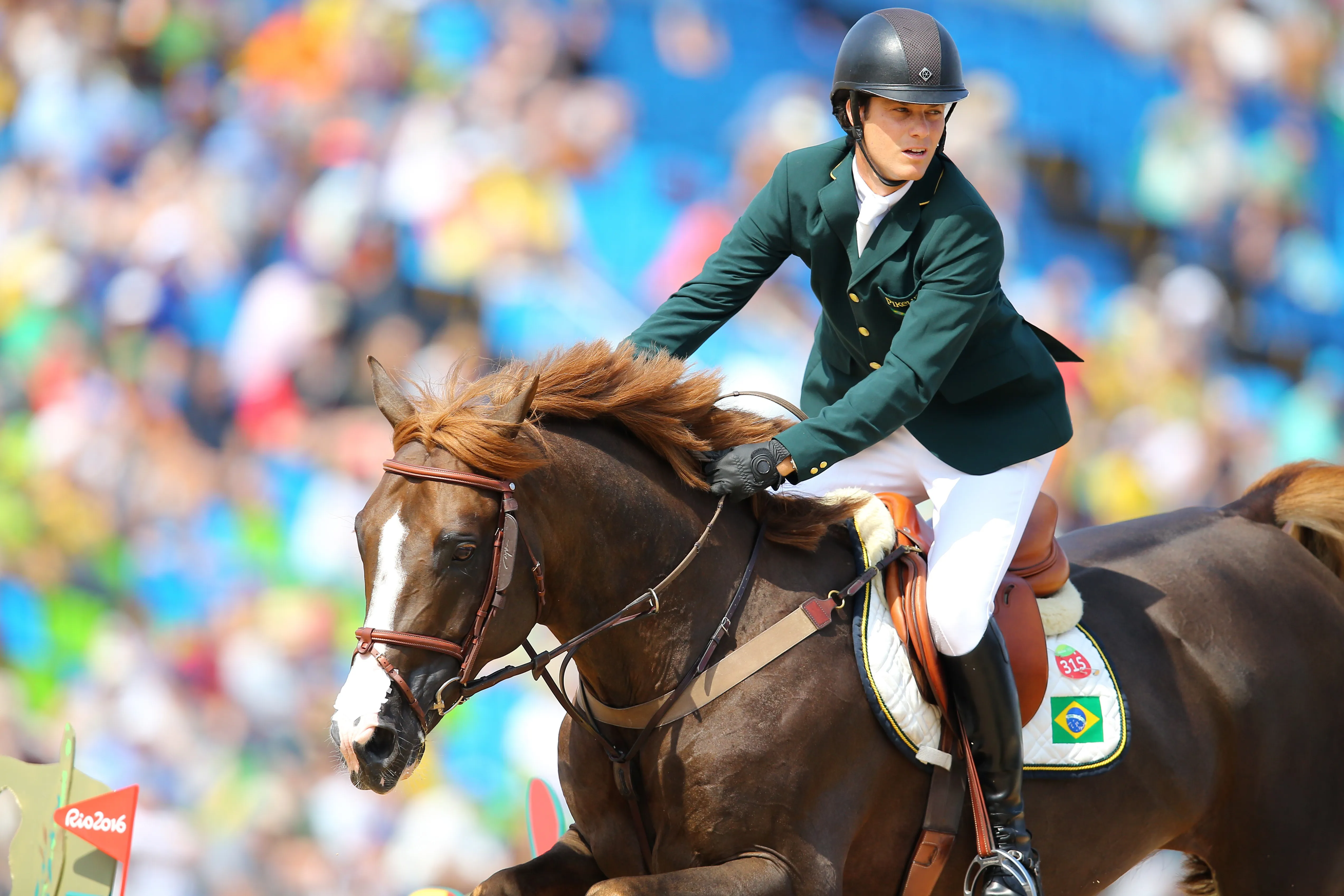 Cinquièmes par équipes aux JO de Rio de Janeiro en 2016, le couple ne sera pas présent pour ceux de Tokyo, “une décision difficile” pour le Brésilien. 