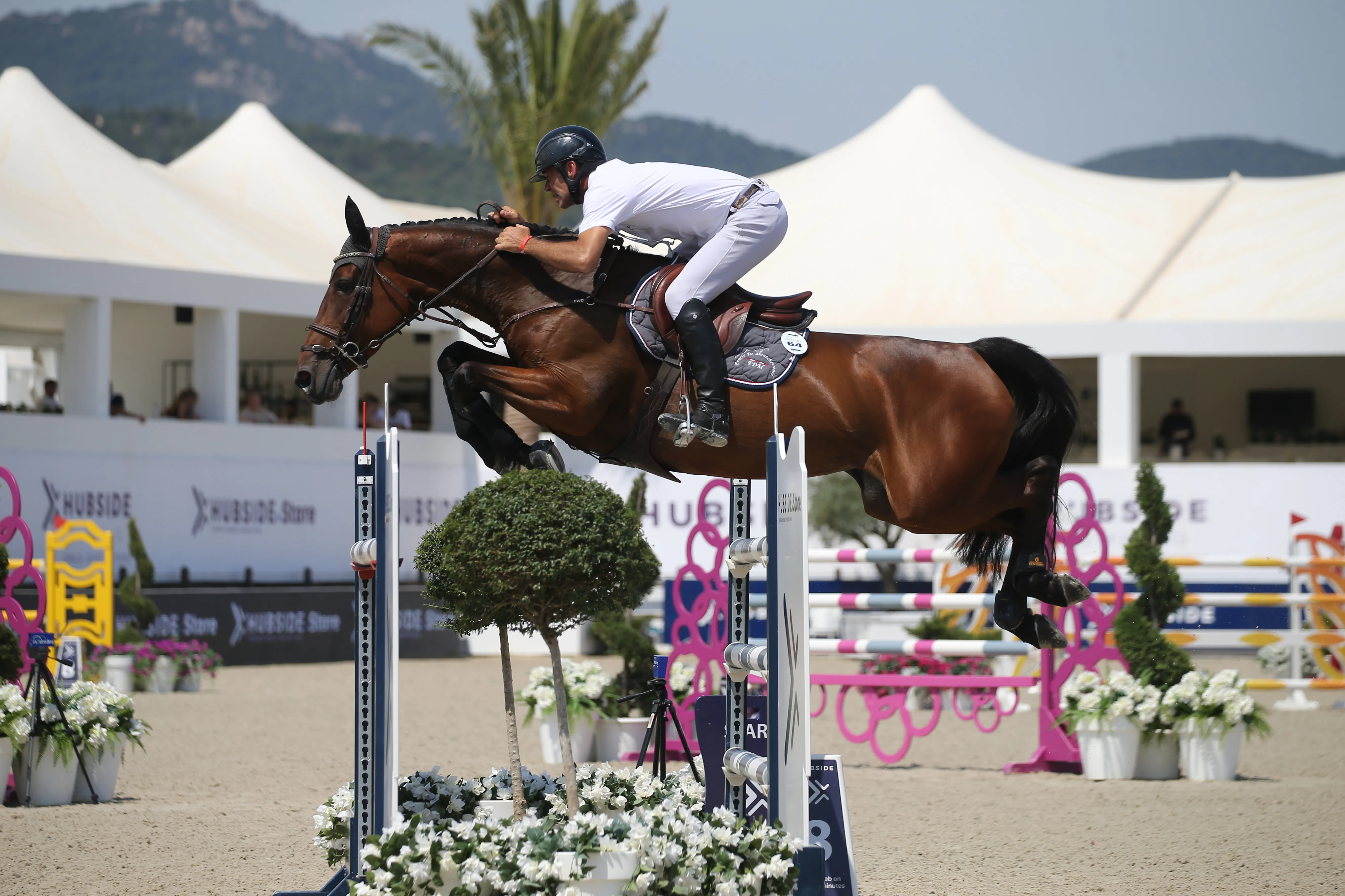 Avec Elize, sa jument SBS de onze ans, Aymeric de Ponnat a participé le week-end dernier au CSI 4* de l'Hubside Jumping de Grimaud. 