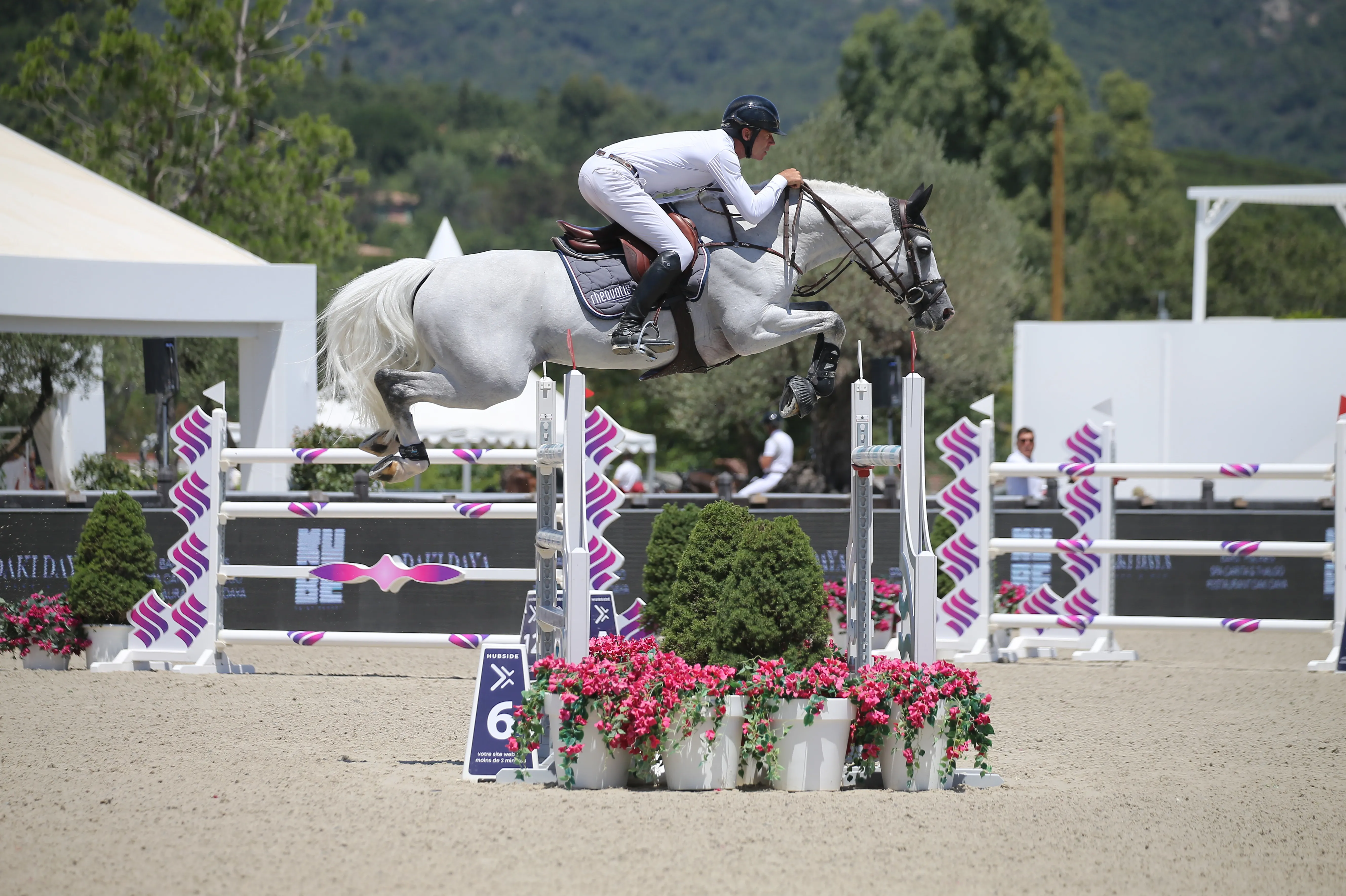 Pour renouer avec le grand sport, Aymeric de Ponnat entend bien compter sur les talents de son complice, Hoover. 