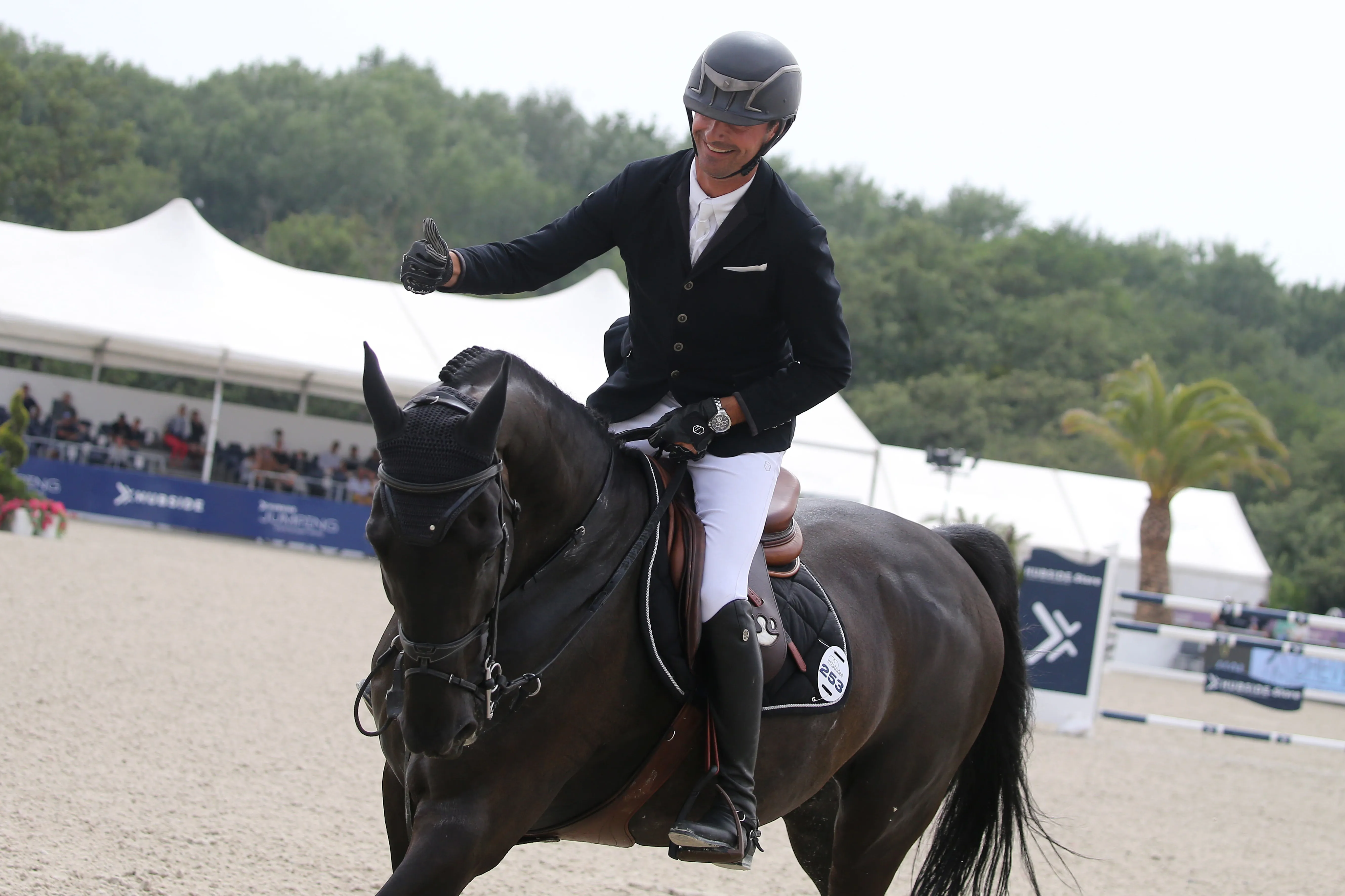 Nicolas Delmotte, fier de son ilex VP, propriété de Béatrice Mertens. 
