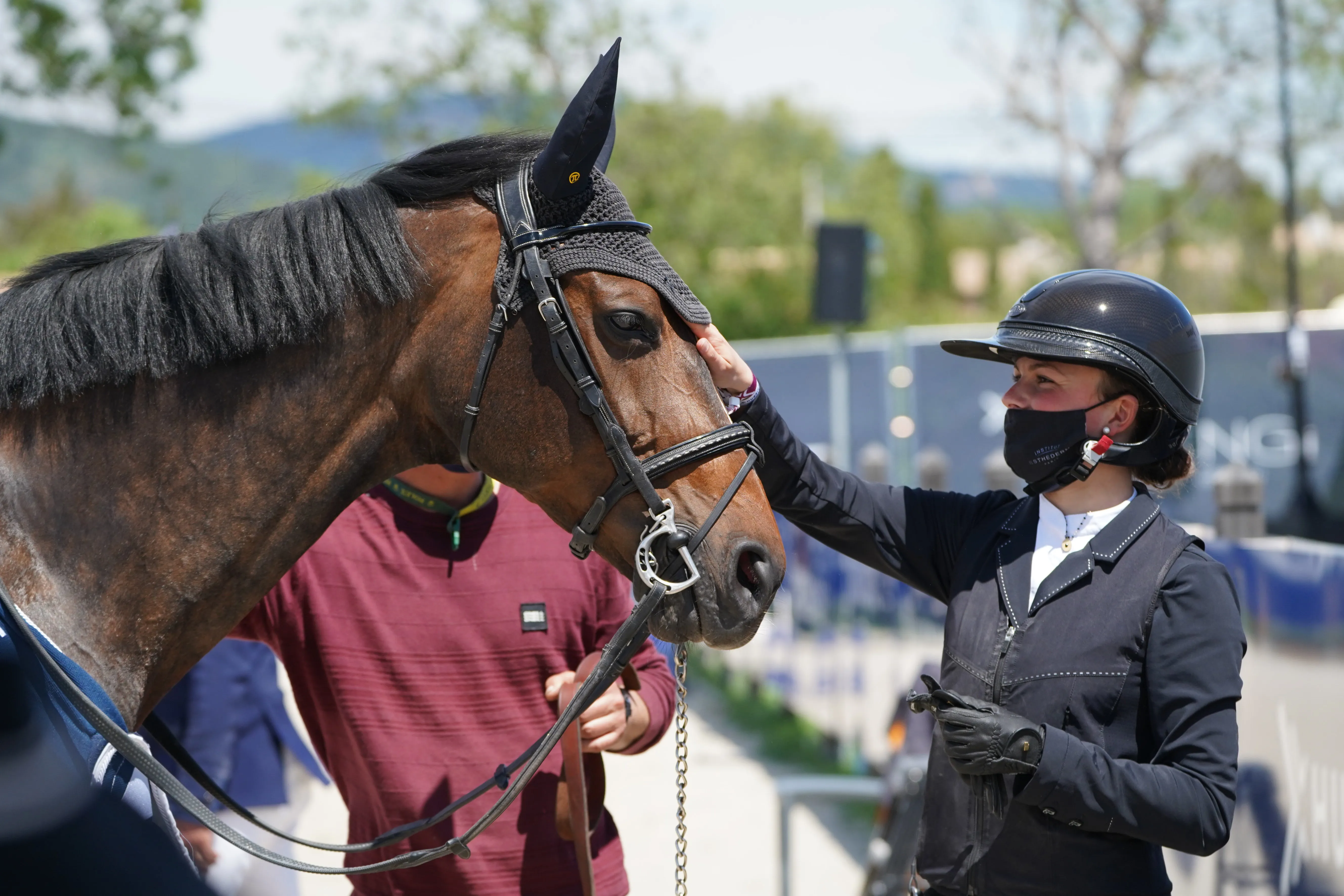 Eden et Une Étoile Landaise après leur deuxième place dans le Grand Prix CSI 2* de l'Hubside Jumping de Grimaud, le 2 mai.