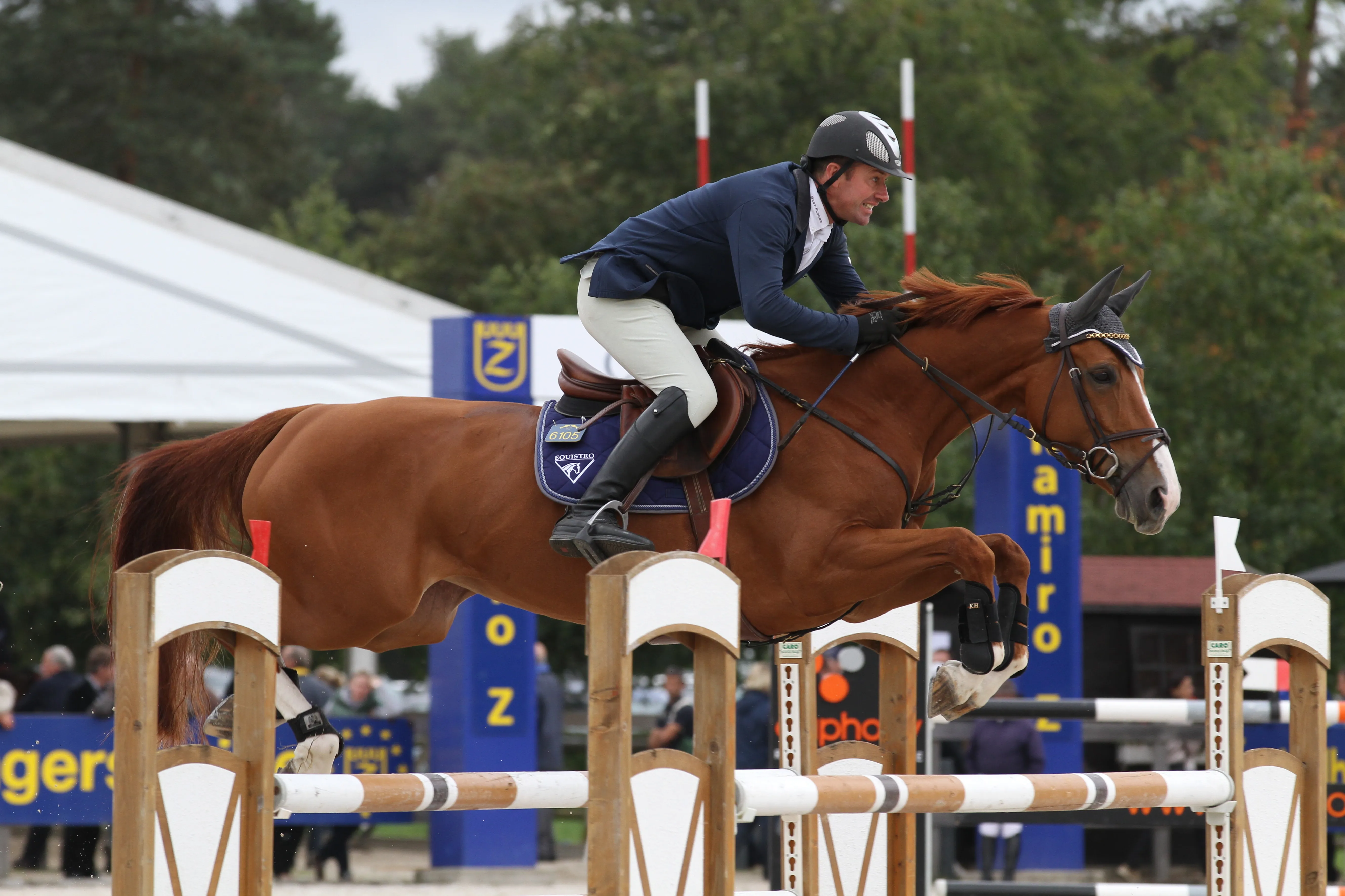 Sous la selle de Kurt de Clerq, Flora de Mariposa a ici six ans à Lanaken. 