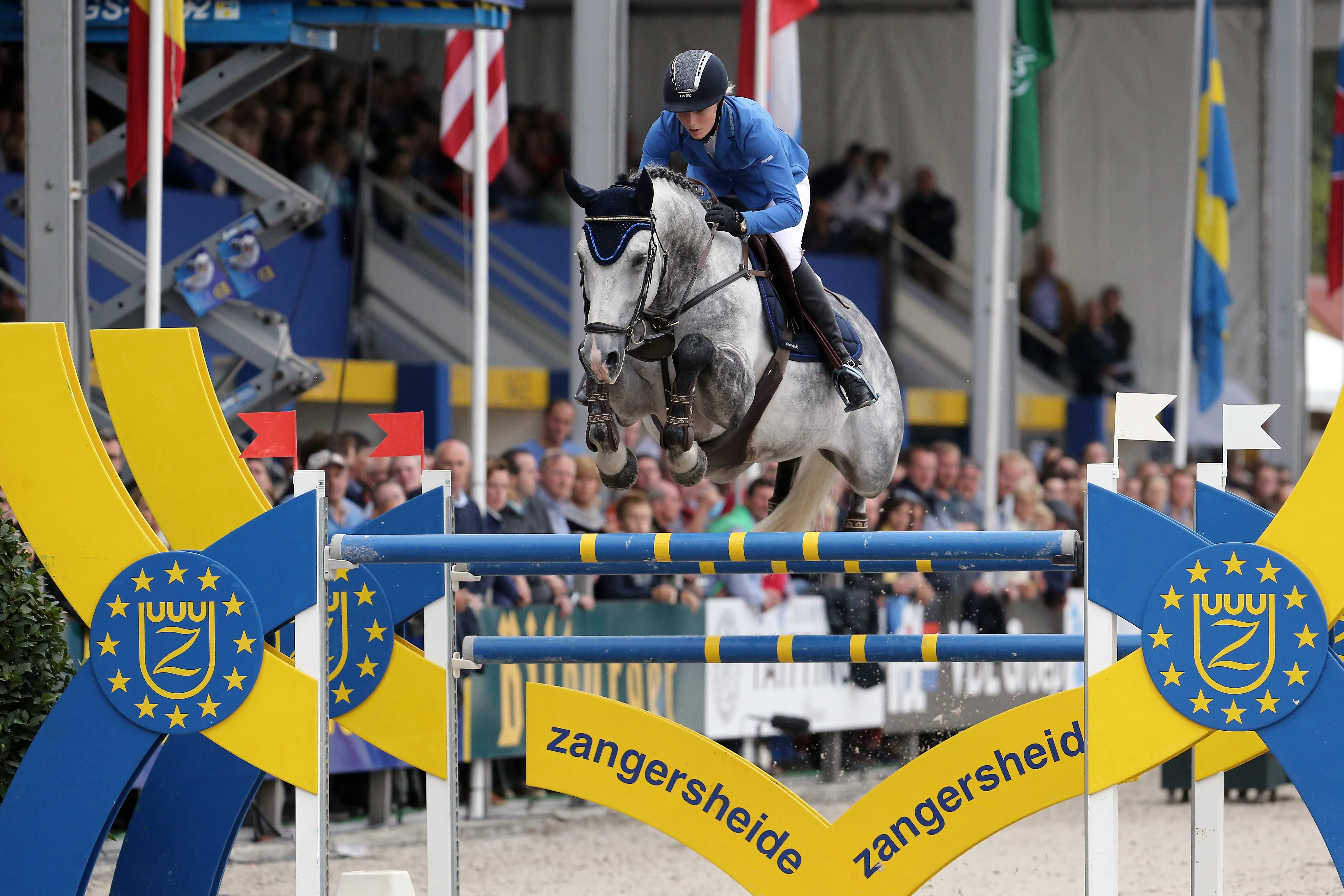 Clooney 51 avec Jana Wargers aux championnats du monde Jeunes Chevaux de Lanaken.