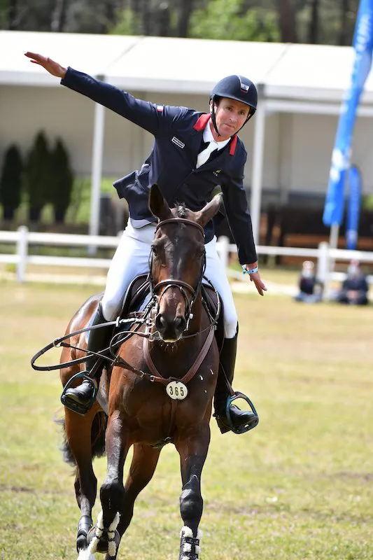 Ça plane pour Thomas Carlile et Birmane!