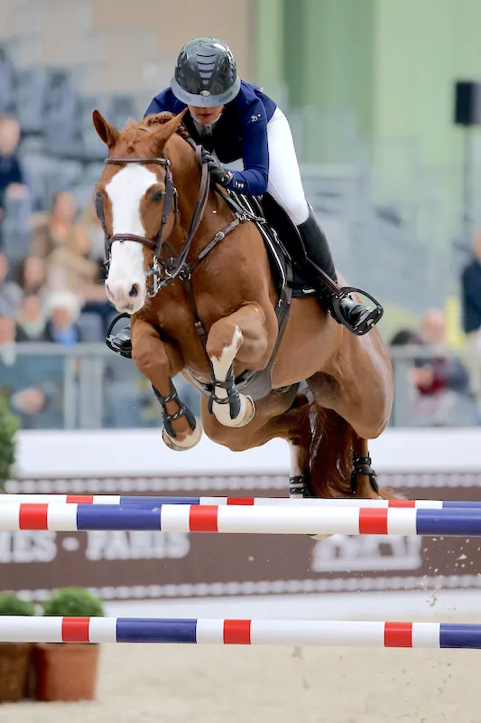 Ici au Grand Palais, à l’occasion du Saut Hermès, Trafalgar Kervec ne cesse de progresser avec Margaux Rocuet.