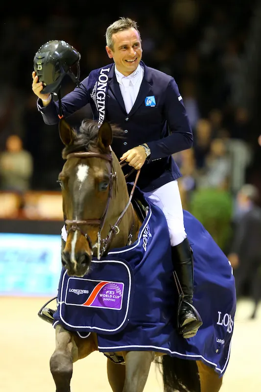 Julien Épaillard, fou de bonheur lors du tour d'honneur.