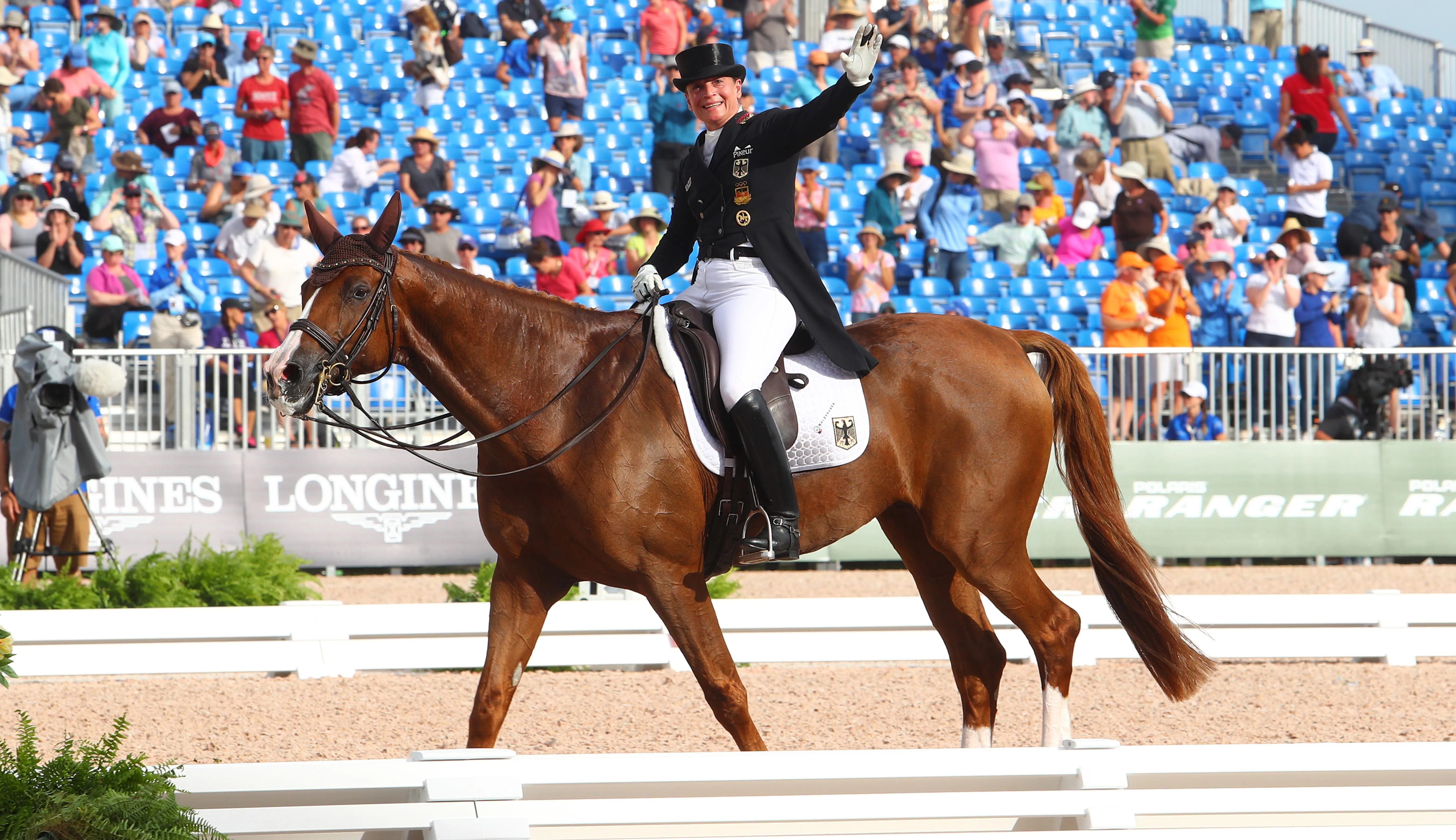 Isabell Werth, heureuse, après son titre de championne du monde à Tryon en 2018