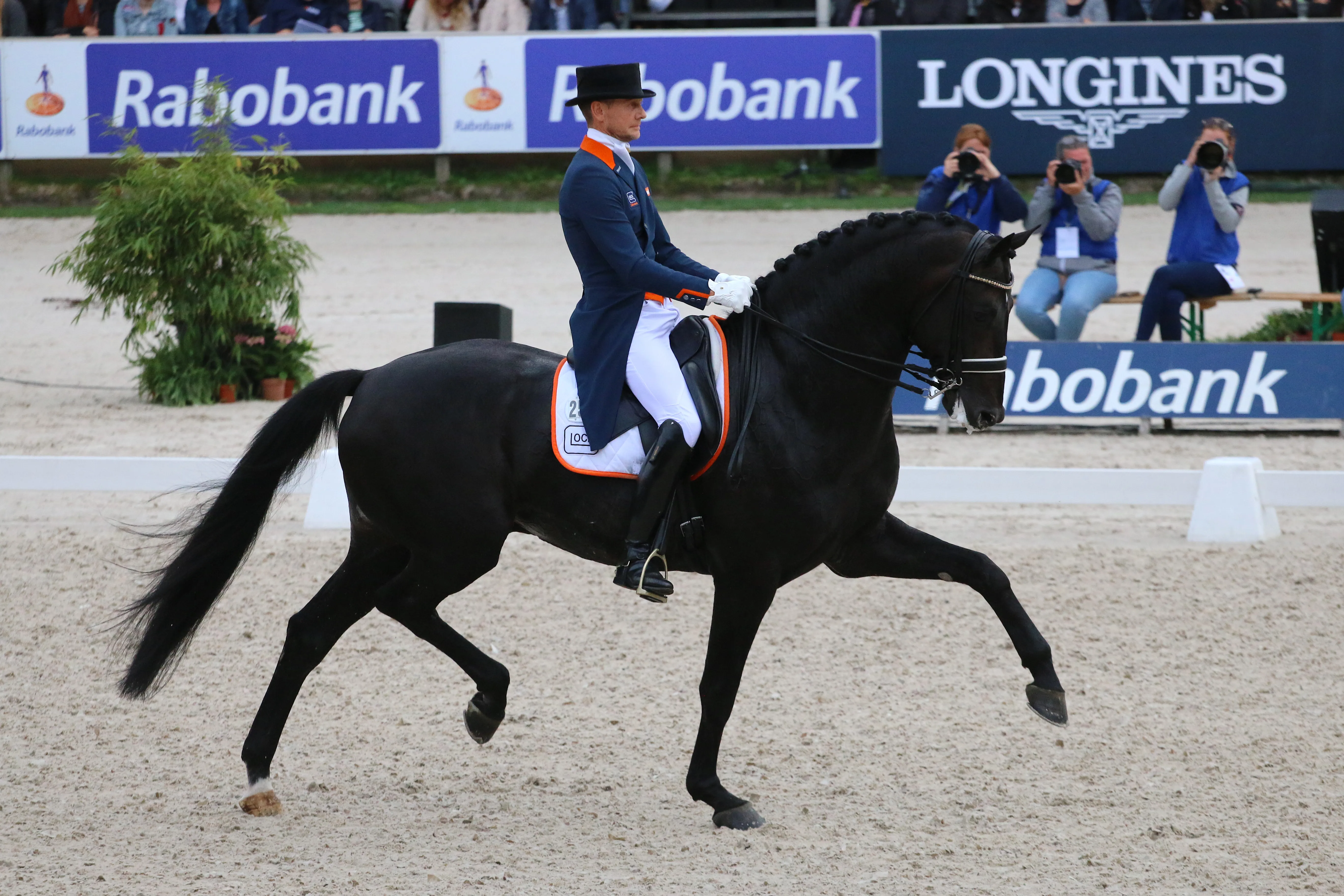 Edward Gal a montré la voie dans la Libre, évidemment.