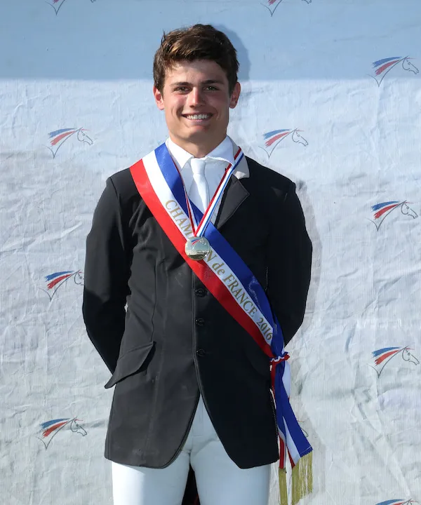 Pour l'heure, le champion de France Pro 2 poursuit ses études en droit à Aix-en-Provence.