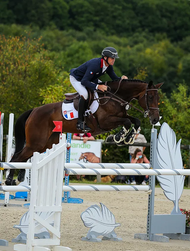 Thomas Carlile s’est montré impeccable avec la jeune Birmane.