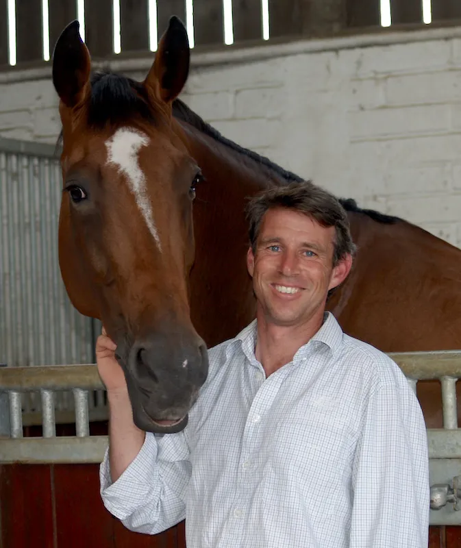 La jument pose ici avec celui qui l’a montée pendant dix ans.