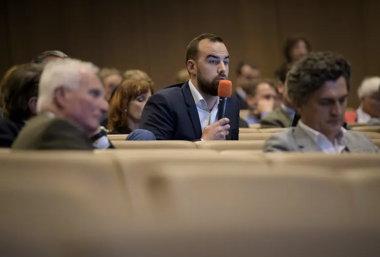 Quentin Simonet, premier délégué de la Fédération française d’équitation, a pris la parole à plusieurs reprises, martelant la nécessité de punir plus sévèrement les tricheurs et les officiels corrompus.