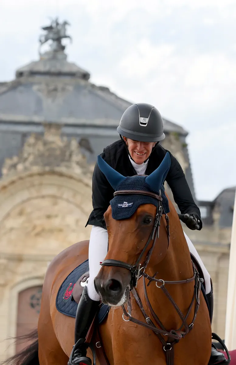 Les années passent mais la passion demeure intacte pour Laura Kraut, la meilleure cavalière du monde et authentique femme de cheval.