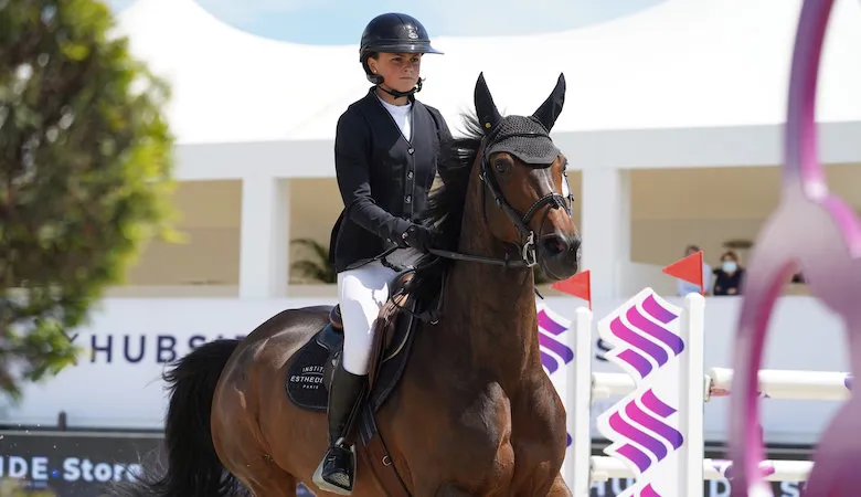 Eden est ici en selle sur sa meilleure recrue, Une Étoile Landaise. 