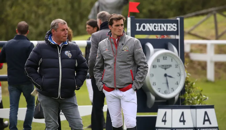 S’il avait arrêté de concourir en 2014 pour aider ses enfants (ici avec Olivier au CSIO de Lummen en 2017), Ludo Philippaerts y a aussi été contraint à cause de problèmes de santé.