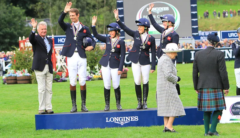 Les anglais ont été salués pas la Reine