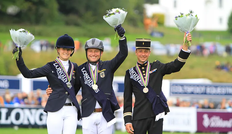 Thibaut Vallette partage le podium avec deux grands champions allemands