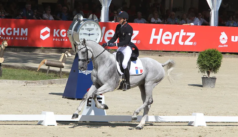 Thomas Carlile et Upsilon