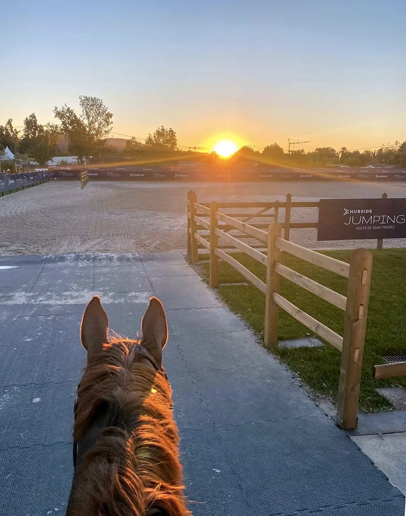 Comme ses collègues, Audrey Morandat a pu profiter des belles installations varoises pour faire travailler ses chevaux. ©