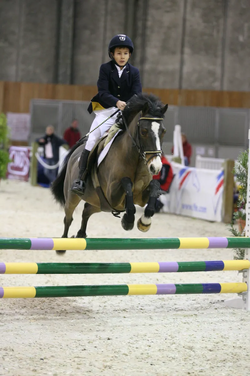 Romain Sans, ici avec Icare du Pressoir au Salon du cheval de Paris en 2009, a commencé sa carrière à poney.