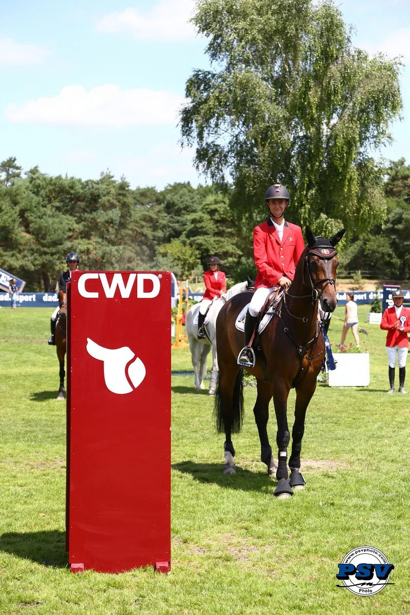 Gilles Thomas & Conaro à la remise des prix.