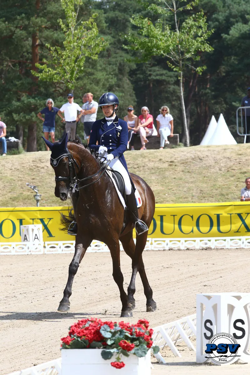 Capucine Noël réalise la meilleure performance française en se classant à la treizième place. Elle se qualifie également pour la reprise libre.