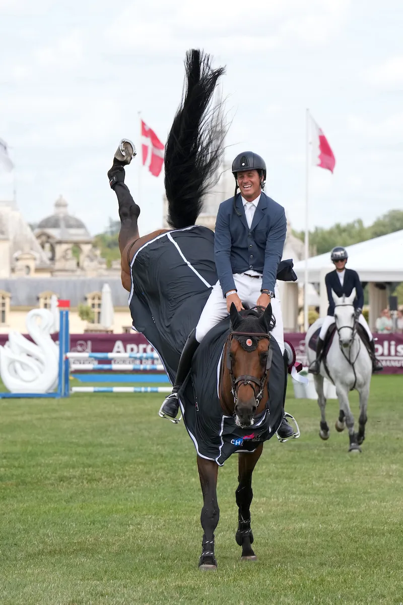 “J’aime beaucoup les terrains en herbe. Pour moi, ce sont les pistes sur lesquelles les chevaux prennent le plus de plaisir à sauter”, a déclaré le Brésilien.