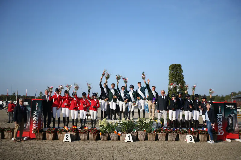 Le podium complet de l'épreuve Poneys.