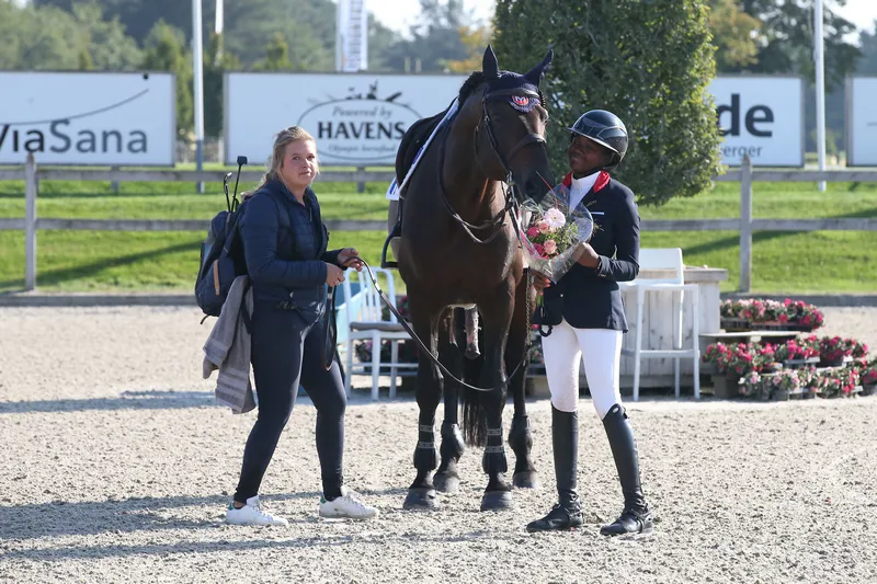 Beau moment de partage entre Ramatou Ouedraogo, sa groom et Up To You.