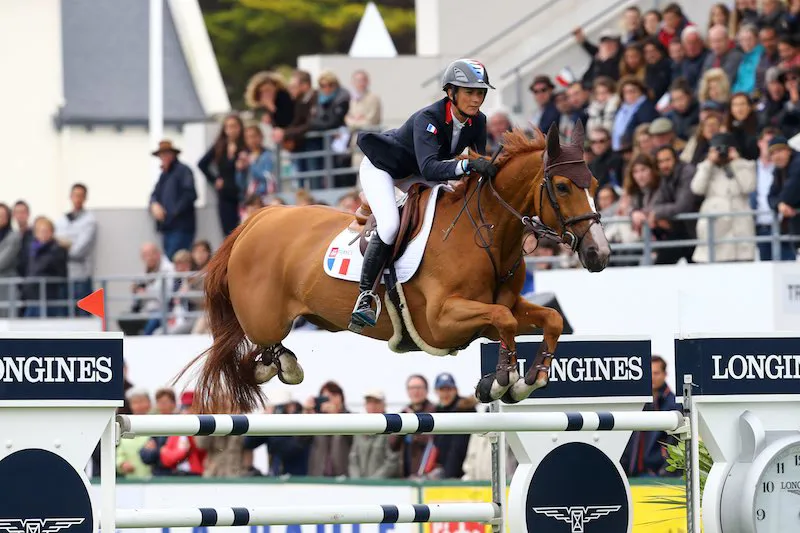 Pénélope Leprevost a signé deux tours parfaits avec Flora de Mariposa, apportant son premier double sans-faute à la France, avant celui de Simon Delestre et Hermès Ryan des Hayettes.