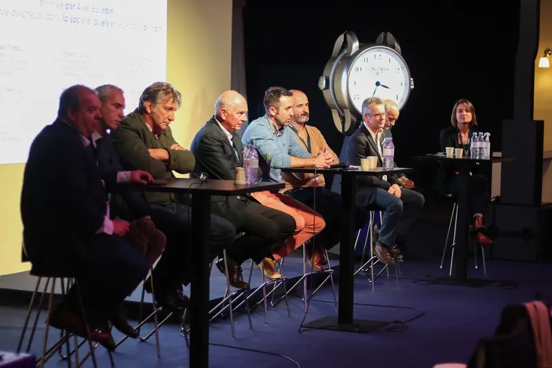Temps fort de la journée, la table ronde a réuni neuf experts.