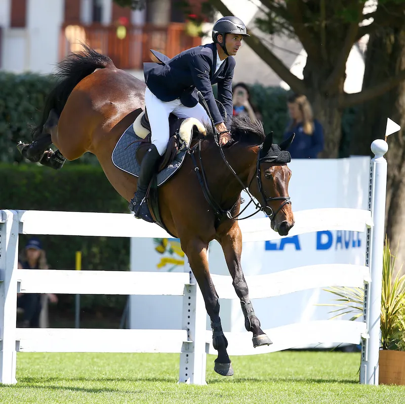 «Je préférerais que les buttes soient un peu plus hautes et qu’il y ait un peu plus de difficultés naturelles», dit Steve Guerdat, troisième avec Vénard de Cerisy.
