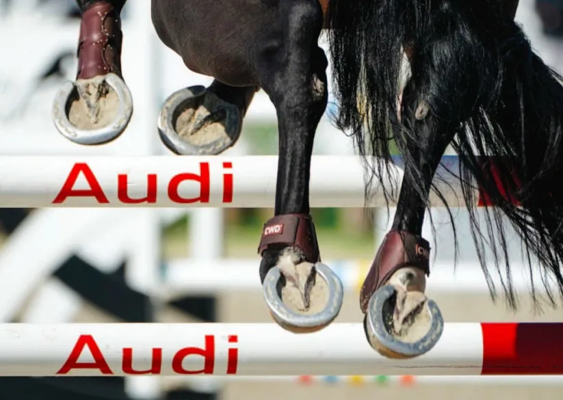 Aujourd’hui encore, les constructeurs automobiles continuent à soutenir financièrement nombre de compétitions équestres à travers le monde.