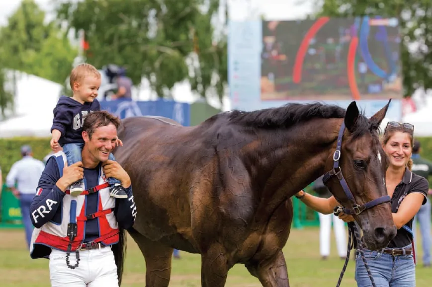 Ici à Aix-la-Chapelle avec son petit Tom sur ses épaules, Nicolas est très attaché à son rôle de père.