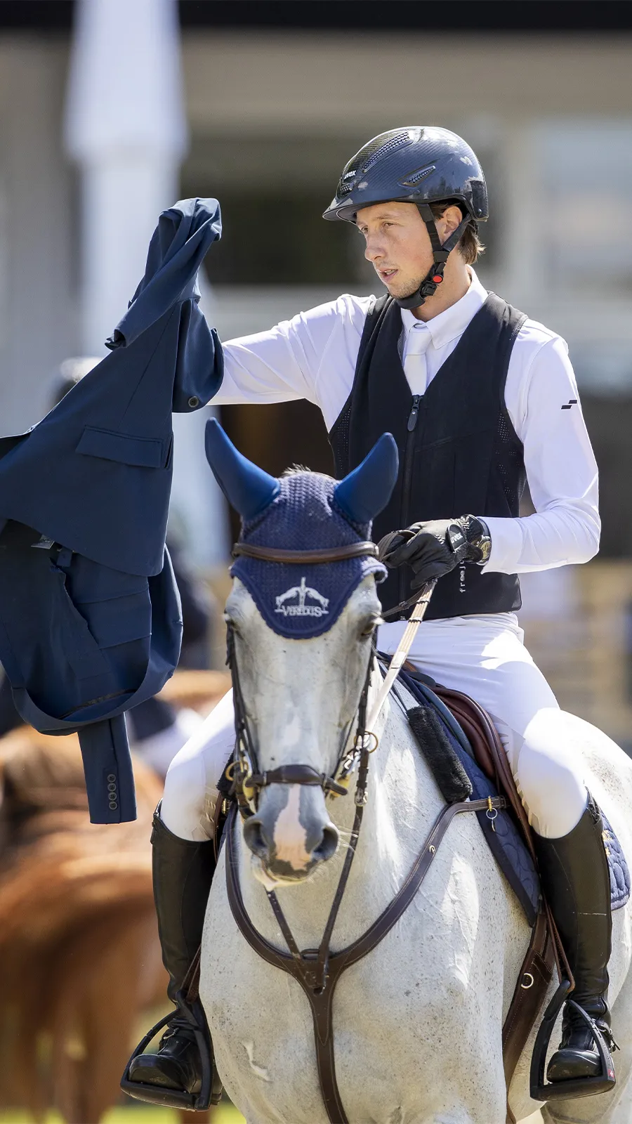 ici au CHIO d’Aix-la-Chapelle sur Leone Jei, Martin Fuchs a été le premier cavalier à s’habiller d’un airbag dans un CSI 5*.