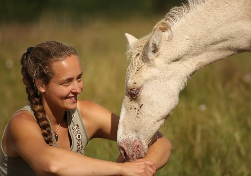 Celia Caffarelli, ostéopathe équin.