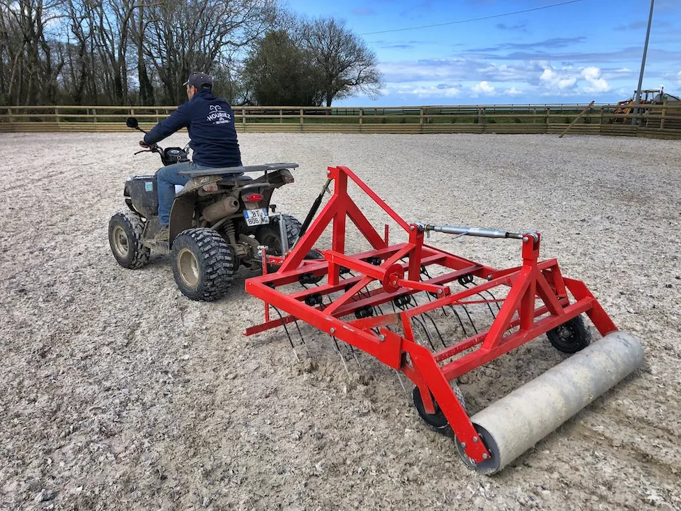 Herser reste un bon moyen d’obtenir un sol souple, sous réserve d’utiliser les bons outils et réglages.