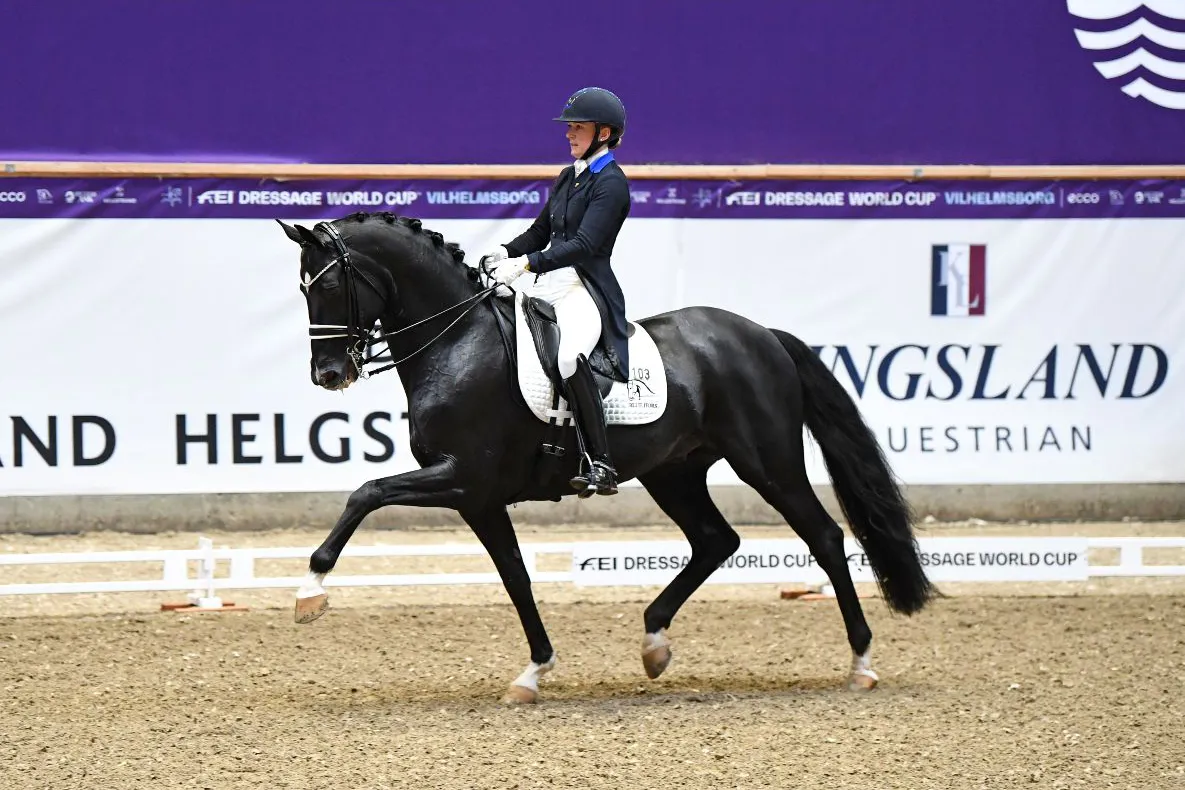 Nanna Merrald Rasmussen et Blue Hors St. Schufro ont pris la deuxième place. 