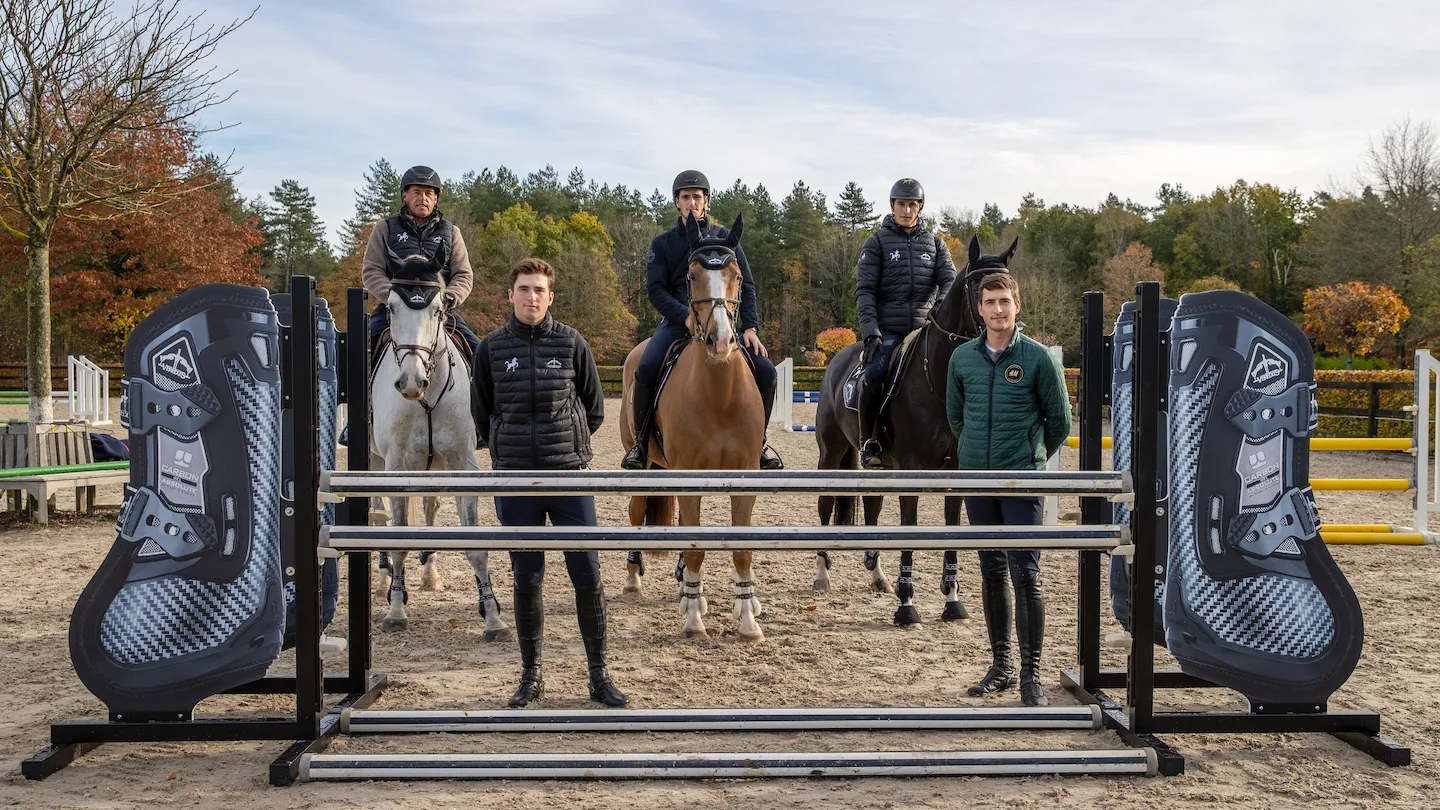 Ici en bas à droite, Nicola est aux côtés de son père Ludo et de ses frères Anthony, Olivier et Thibault. 